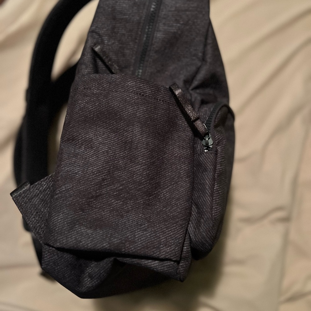 Lululemon Black/Graphite Everywhere Backpack 22l - image 4